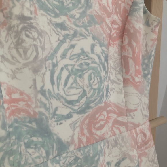 Elle by RW and CO floral dress size 0 - Picture 3 of 9